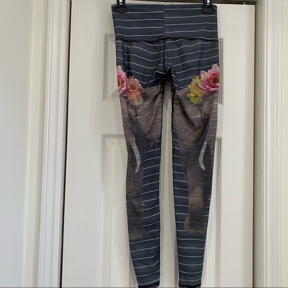 🌸Host Pick🌸 Teeki Women's Yoga Leggings in Love the Elephant Hot Pants - Picture 4 of 5